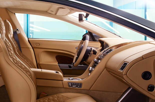 Aston Martin рассекретил интерьер седана Lagonda