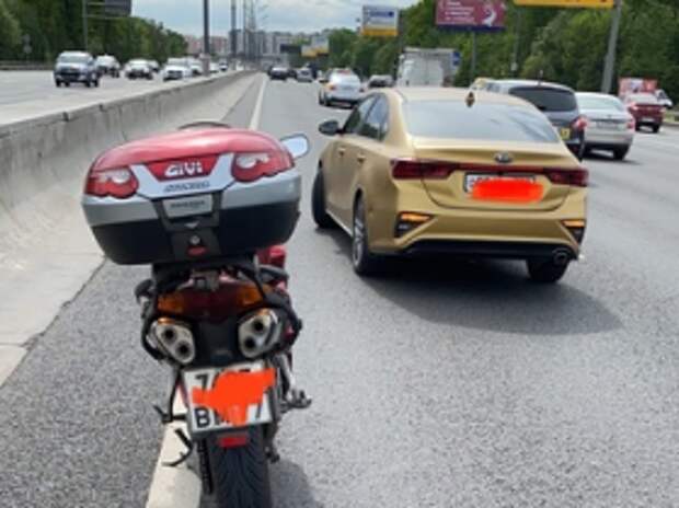 На МКАД в районе Куркина произошла авария
