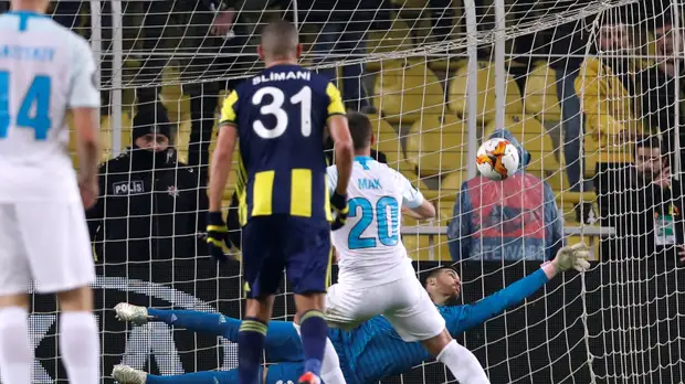 «Зенит» проиграл «Фенербахче» в первом матче 1/16 финала Лиги Европы