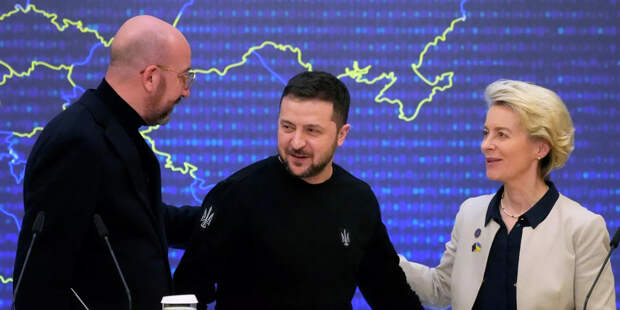Президент Украины Владимир Зеленский, президент Европейской комиссии Урсула фон дер Ляйен и президент Европейского совета Шарль Мишель во время саммита Украина-ЕС в Киеве - ИноСМИ, 1920, 16.11.2023