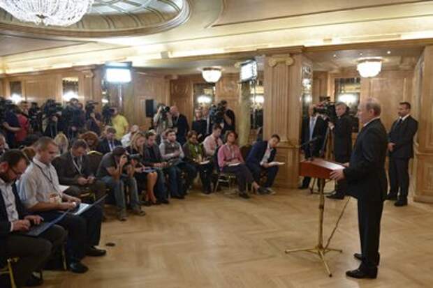 Владимир Путин ответил на вопросы журналистов по итогам визита в Италию.