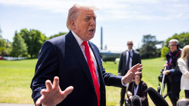 Трамп допустил, что покинет свой пост лишь через восемь-девять лет