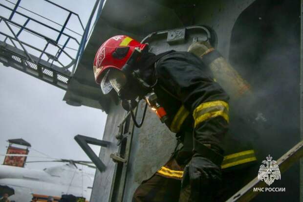 В Санкт-Петербурге завершились 47-е Международные соревнования среди звеньев и отделений газодымозащитной службы на приз имени В.В. Дехтерёва