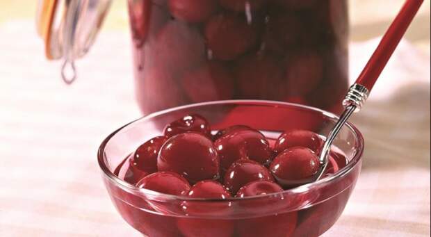 Компот из черешни с косточками