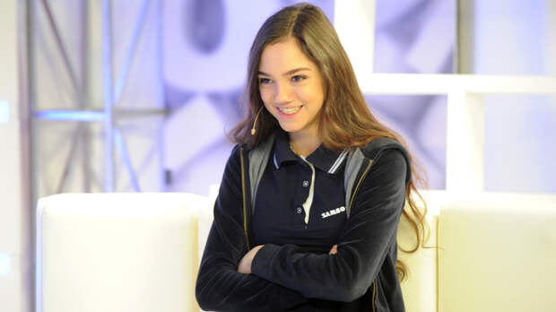 Щербакова победила на чемпионате России, но цветами забросали Медведеву