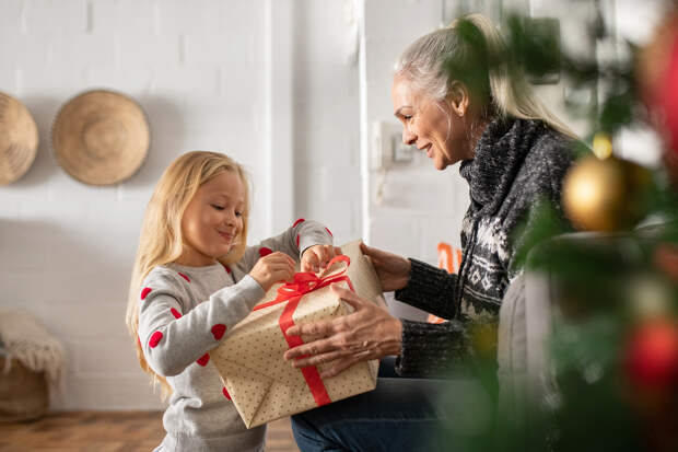 Что подарить девочке 5 лет на Новый год: 50+ идей презента ребенку