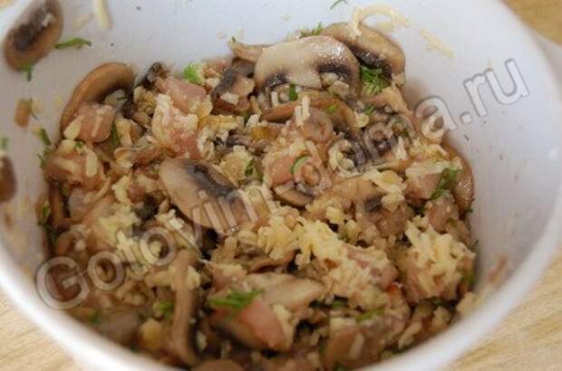 рецепт Яичные блинчики с курицей и грибами