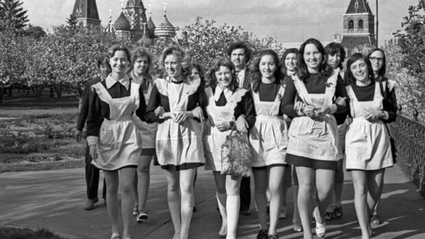 Жизни радуются, по-моему, искреннее, чем нынешние. Из открытых источников.