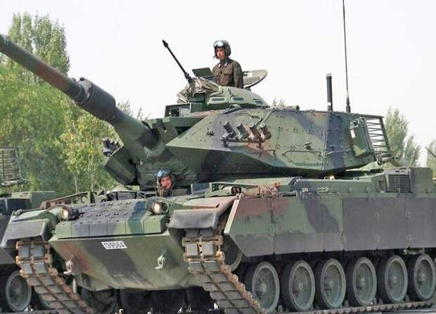 Модернизированные в Турции танки американского производства М-60Т выпуска 60-х годов прошлого столетия активно применяются в ходе боев в Сирии