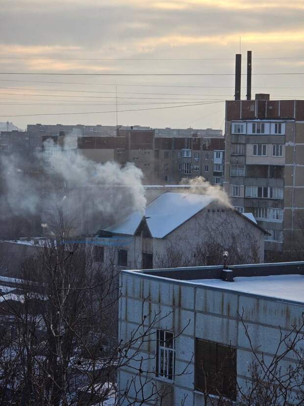 Горит здание на Цветочном