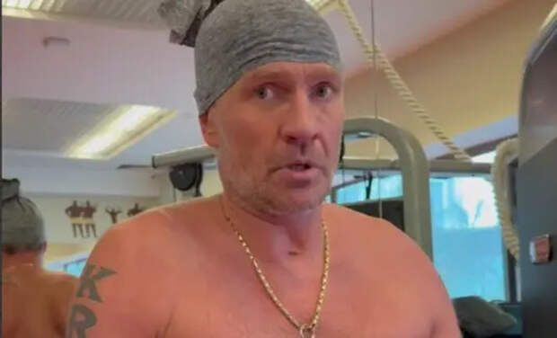 Роман Костомаров показал тренировки в зале и поделился успехами в похудении