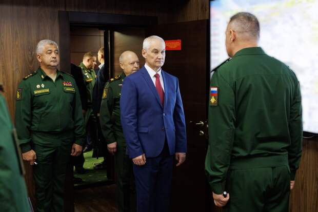 С момента, когда Андрей Белоусов получил пост министра обороны, усилились восторженные отклики о том, что он приведет порядок в ведомстве.-4