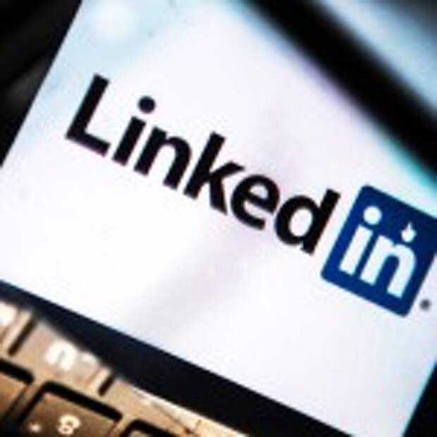 ST PETERSBURG, RUSSIA - OCTOBER 26, 2016: Pictured in this image is the screen of a digital device showing the logo of LinkedIn, a business-oriented social network which is to be purchased by Microsoft in 2016. Roskomnadzor, a Russian government agency regulating the internet and telecommunications, filed a lawsuit against LinkedIn on 25 October, 2016, claiming the social network should be banned for violating Russia's personal data legislation. Moscow's Tagansky District Court has ruled in favour of Roskomnadzor. LinkedIn has appealed the ruling, the appeal is to be considered by Moscow City Court on 10 November, 2016. Sergei Konkov/TASS –осси€. —анкт-ѕетербург. 26 окт€бр€ 2016. —оциальна€ сеть дл€ установлени€ деловых св€зей и поиска работы LinkedIn. ћосгорсуд 10 но€бр€ рассмотрит жалобу соцсети LinkedIn на решение –оскомнадзора ее заблокировать за нарушение закона о локализации персональных данных. —ергей  оньков/“ј——