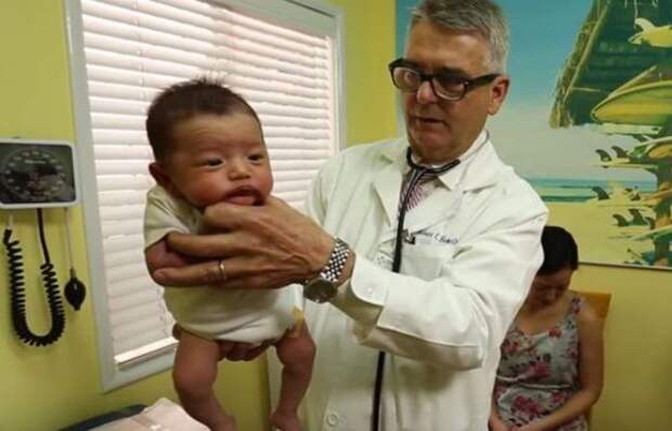 Как успокоить плачущего малыша за пару секунд: Совет педиатра с 30-летним стажем