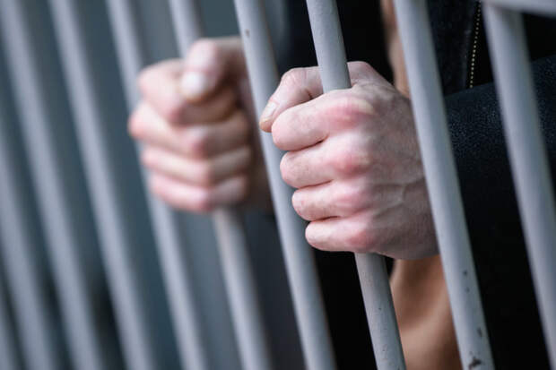 Офицера СБУ за миллионы гривен выпустили из СИЗО и сразу же вернули обратно