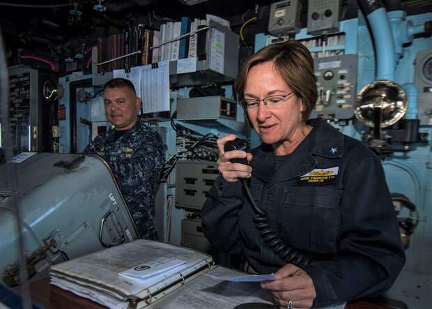 Лиза Франкетти руководящая военно-морскими операциями американских ВМС, дама во всех смыслах положительная, одно "но", с выбором объекта для ультиматумов у нее явные проблемы.-2