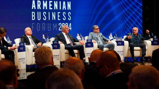 В Ереване задержали 17 сторонников Самвела Карапетяна у здания суда