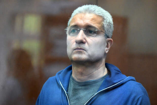 Суд взыскал с экс-замминистра обороны Иванова долг за ЖКУ в 150 тыс. рублей