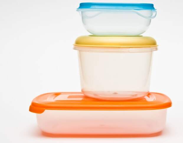 10 способов удалить неприятный запах из пластиковых пищевых контейнеров