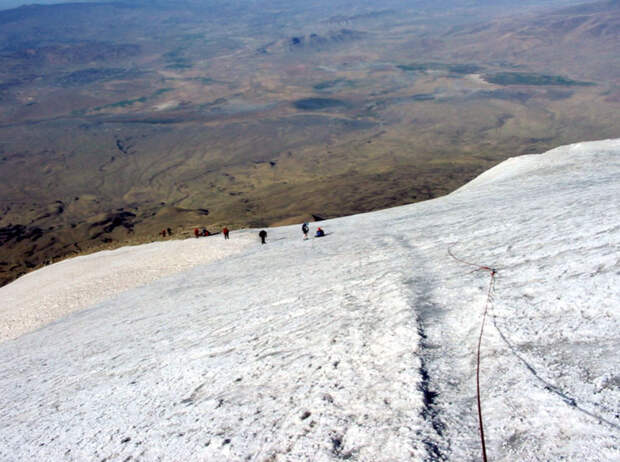http://www.mountain.ru/world_mounts/turciya,%20iran/2003/ararat/img/9.jpg