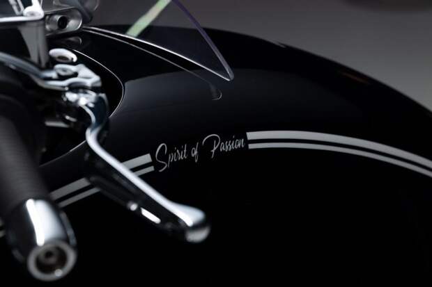 Kingston Custom вручную превратила BMW R18 в кастомный мотоцикл в стиле ар-деко