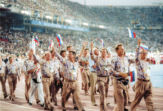 Игры-1992. В Барселоне выступала объединенная команда, составленная из спортсменов, представляющих бывшие республики СССР. Атлеты заняли первое место в медальном зачете, завоевав 112 наград (45, 38, 29)