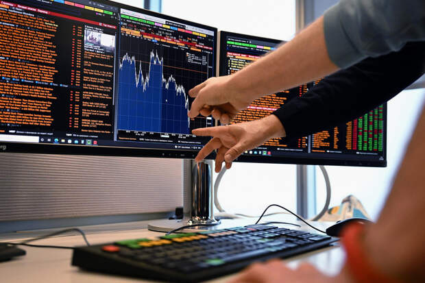 Биржевые цены на бензин в России упали