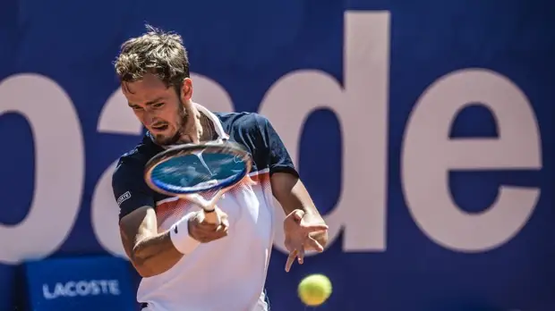 Теннисист Медведев: я хотел играть на Playstation, а не отрабатывать подачу