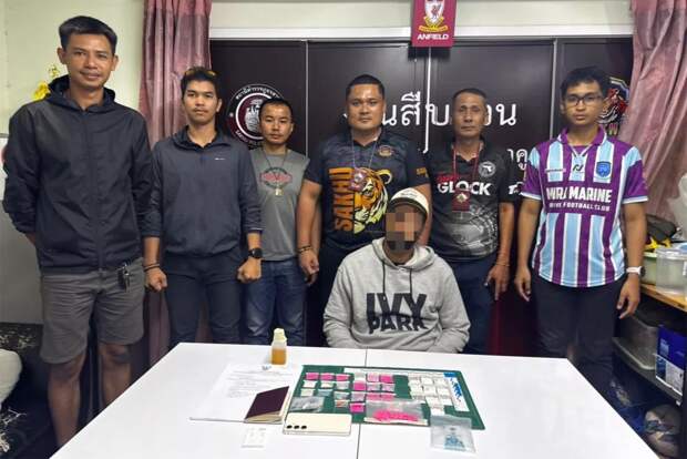 10 пакетиков кокаина случайно вывалились из брюк пассажира в аэропорту Таиланда