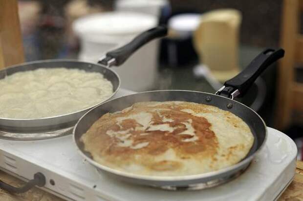 Студентка из Петербурга установила рекорд по количеству блинов испеченных за час