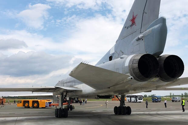 Наш собеседник намекает на слухи о том, что выпуск Ту-22М3 прекратили под их нажимом