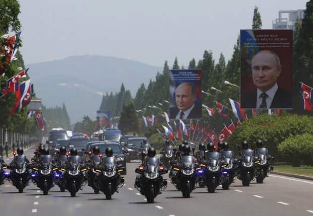 КНДР встретила президента России Владимира Путина, прибывшего в Пхеньян. В северокорейской столице глава нашего государства будет находиться с рабочим визитом с 18 по 19 июня.-4