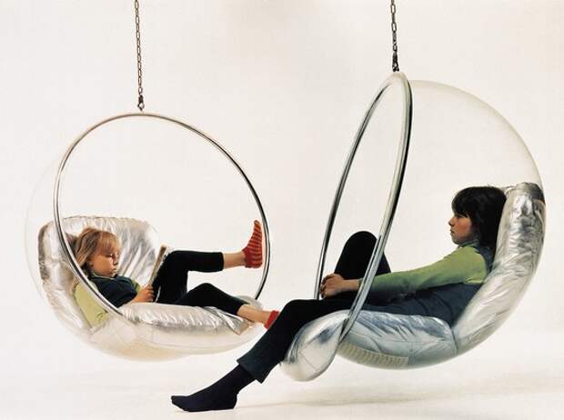 Подвесное кресло «Bubble», созданное Eero Aarnio еще в 1968 году, выпускается до сих пор.