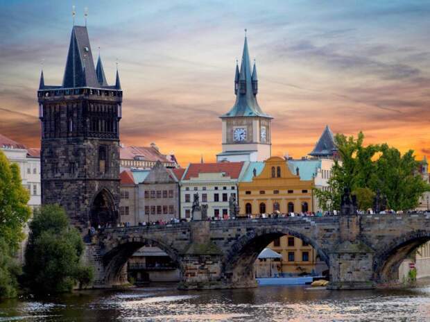Старый Карлов мост в Праге в Чехии.
