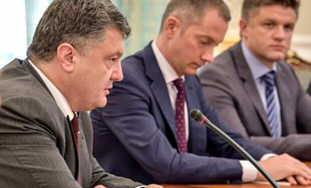 Порошенко подписал закон о возобновлении военных прокуратур Порошенко подписал закон о возобновлении военных прокуратур