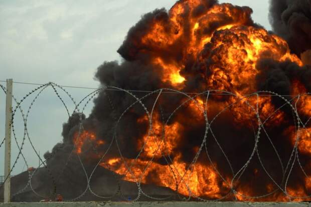 В Катаре вспыхнул пожар в районе крупнейшего комплекса производства СПГ