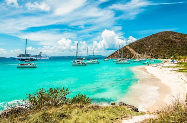 Тысячи туристов застряли на Карибах