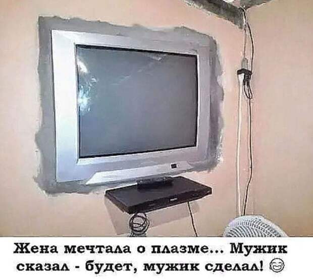 Почему-то многие модели на показах мод ходят по подиуму с таким злым выражением лица...