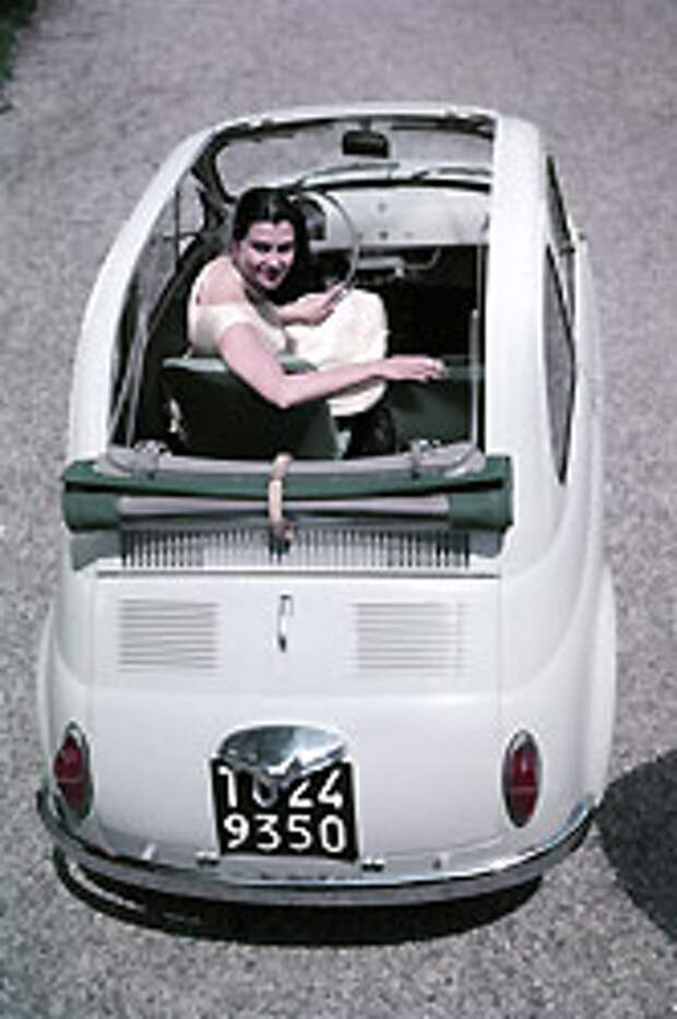 Девушка и Fiat 500