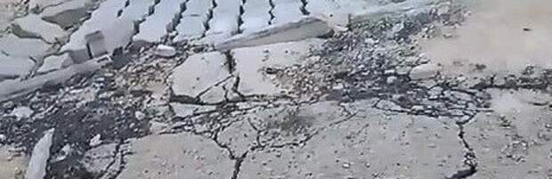 На разрушенный тротуар в районе детсада 4 микрорайона пожаловались жители Актау