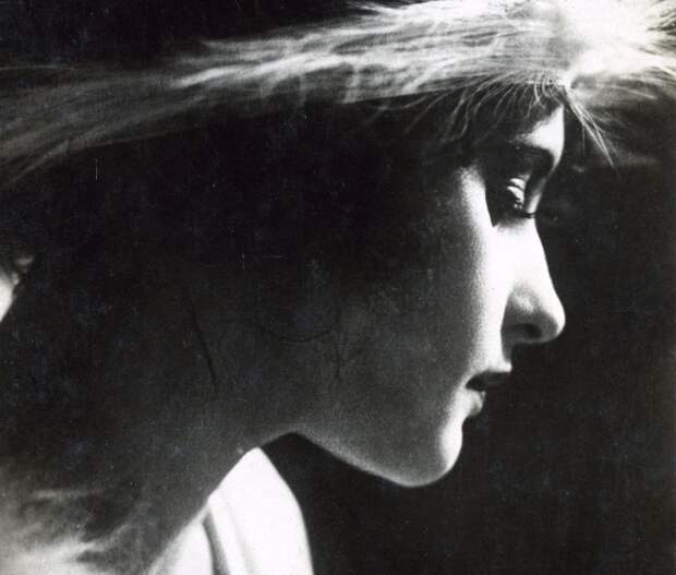 В России появилась вакансия музы с зарплатой в 100 тыс. рублей