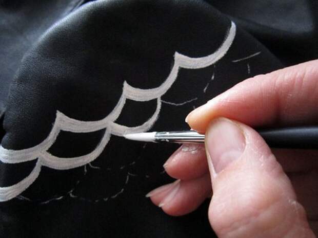 Роспись куртки акрилом - автор Shraddha (11)