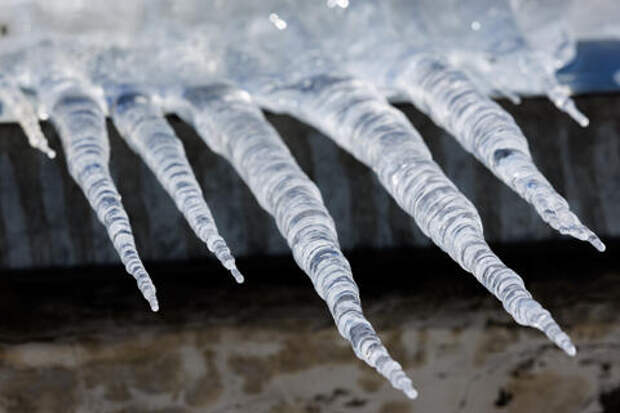 Сосульки падают с крыш и травмируют людей: мэр Краснодара дал строгие указания УК