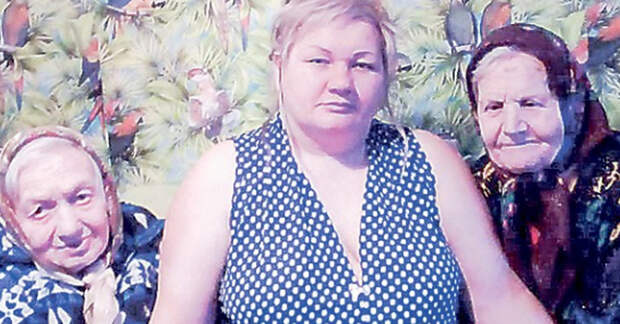 Женщина усыновила 10 бабушек и дедушек, чтобы заботиться о них