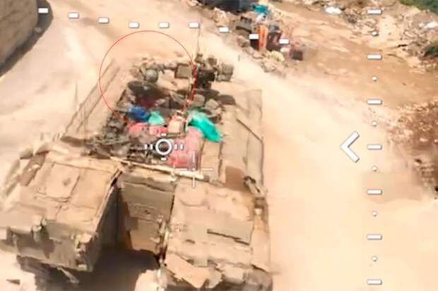 Дрон-камикадзе поразил 60-тонный израильский БТР ударом в открытый люк на крыше