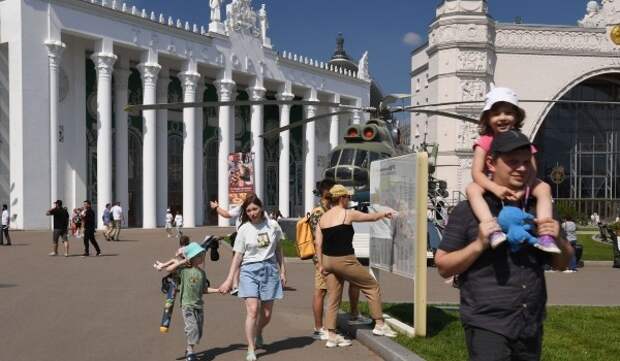 Вднх 1 июня 2024 мероприятия. 1 Мая на ВДНХ. Студенческий марш на ВДНХ 1 мая 2024. ВДНХ+ театр Деммени на ВДНХ выставка Россия.