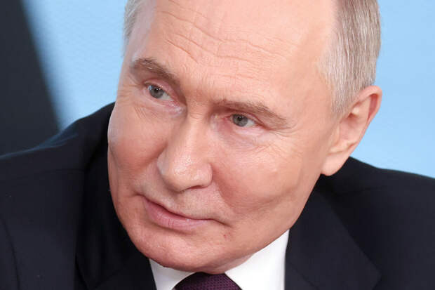 Путин о карикатурах на него в западной прессе: правильно, пусть боятся