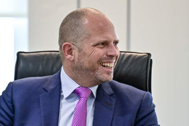 Министр обороны Бельгии поиздевался над знаменитым лозунгом Трампа