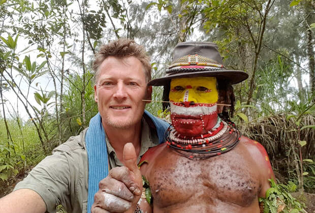 Аллен во время поездки в Новую Гвинею в 2016 году