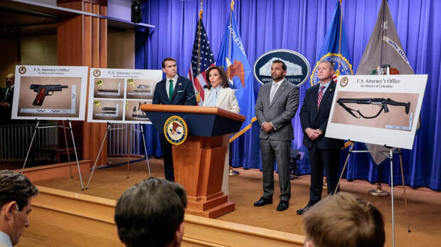 В США показали фото "арсенала" стрелявшего на приеме Трампа